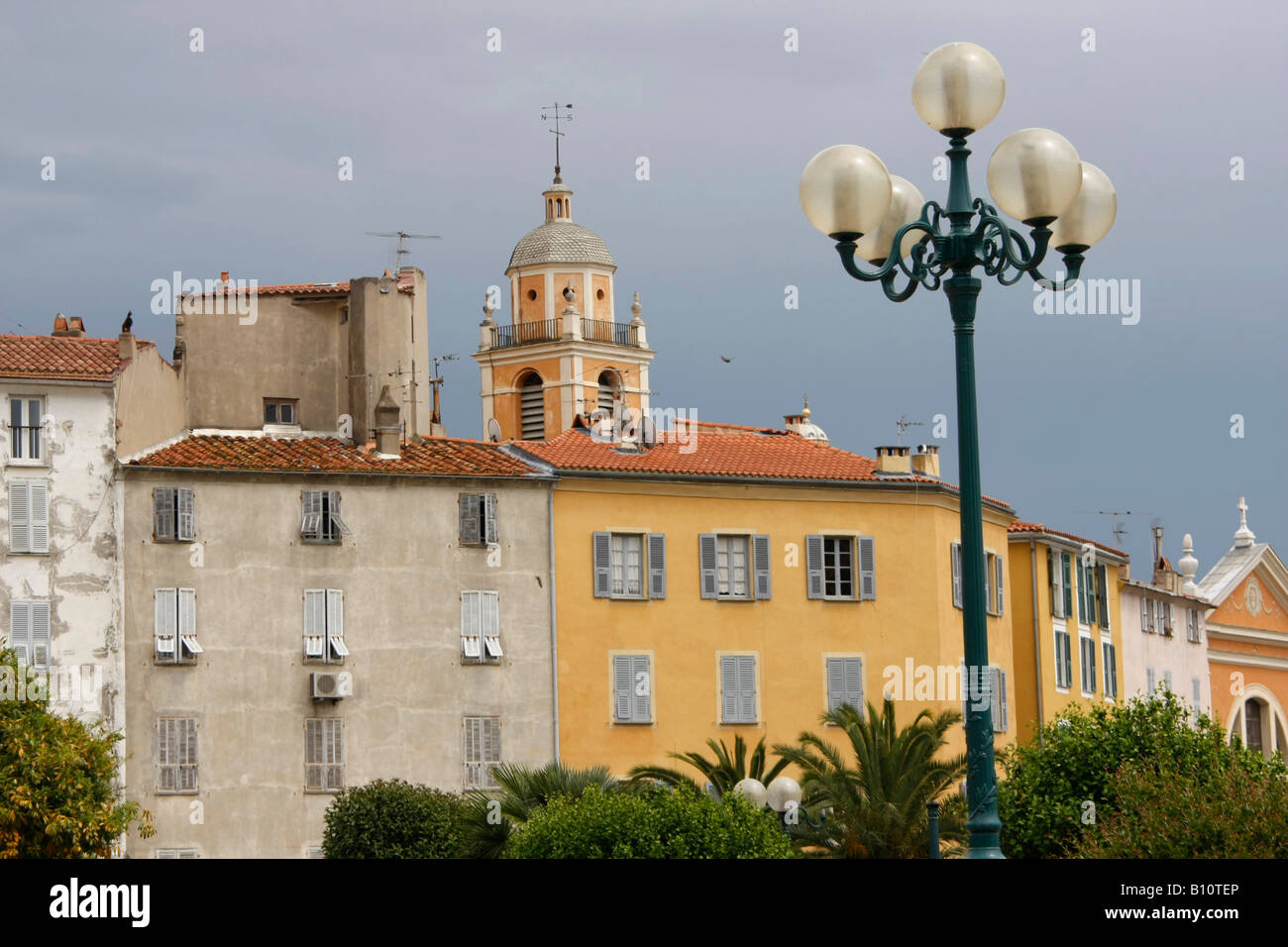 Bâtiments sur place De Gaulle et de la cathédrale Notre Dame de la misericorde à Ajaccio Corse France Banque D'Images