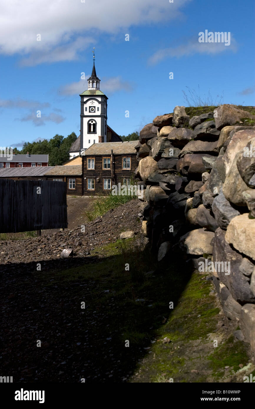 Clocher de l'église dans la ville de Røros, une ancienne ville minière (cuivre), classé Patrimoine Mondial par l'UNESCO Banque D'Images