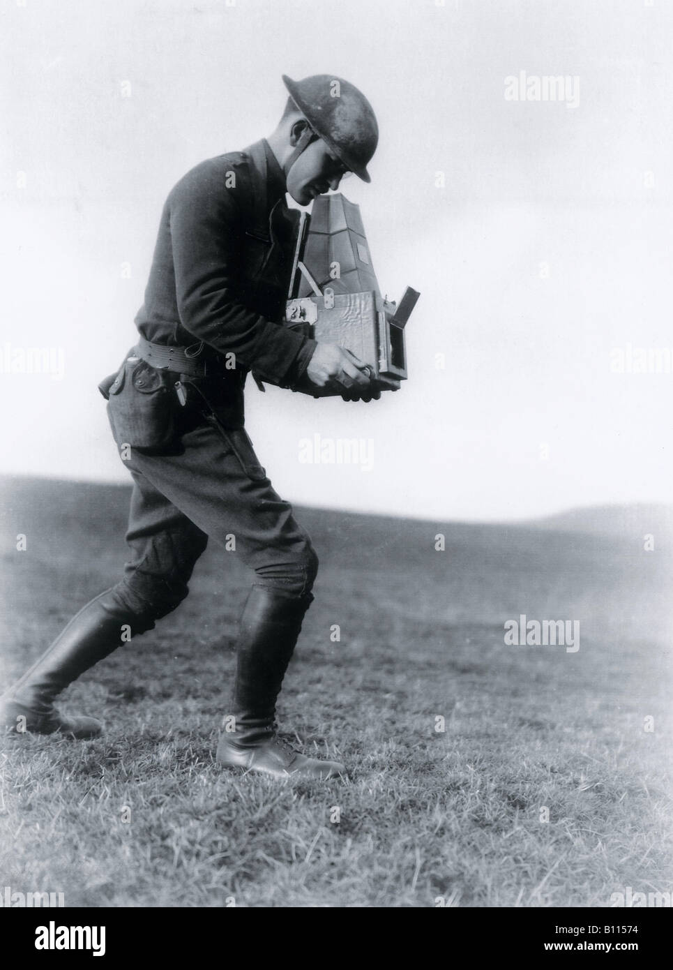 Le Sous-lieutenant Paul Weir encore Cloud photographe avec la 89e Division dans la région de Coutances Allemagne 16 janvier 1919. Banque D'Images