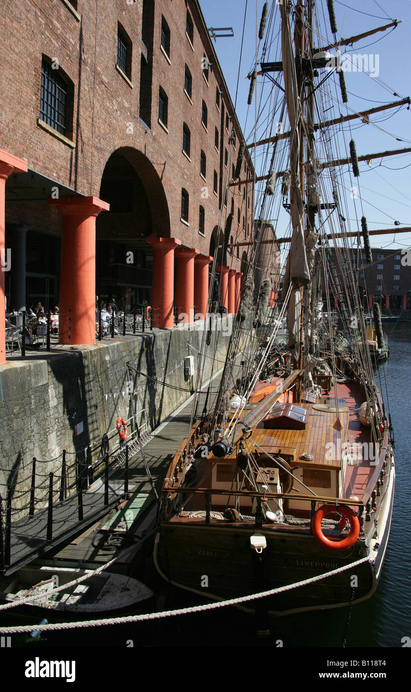 Ville de Liverpool, en Angleterre. Le carré-rig SS Zébu accosté au Grade 1, Liverpool Albert Dock. Banque D'Images