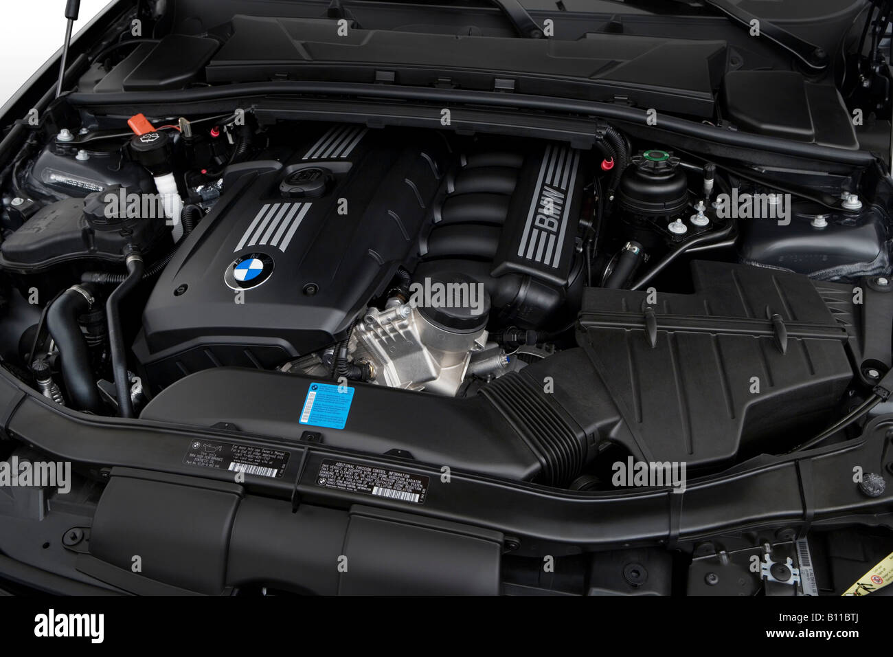 2008 BMW 3-series 328i en noir - le moteur Photo Stock - Alamy
