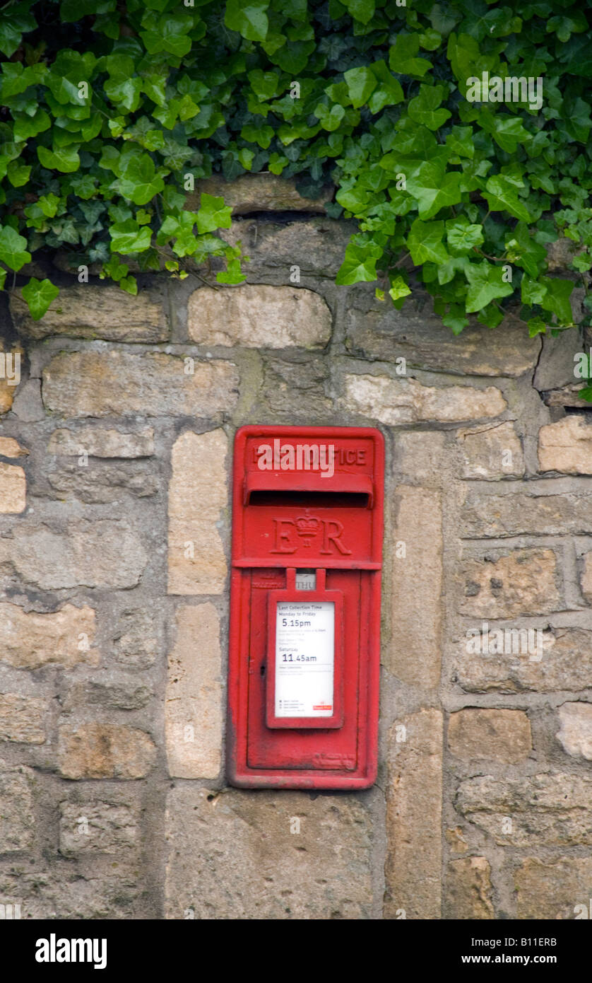 Baignoire Batheaston BaNES England UK Une boîte de poste ruraux Banque D'Images