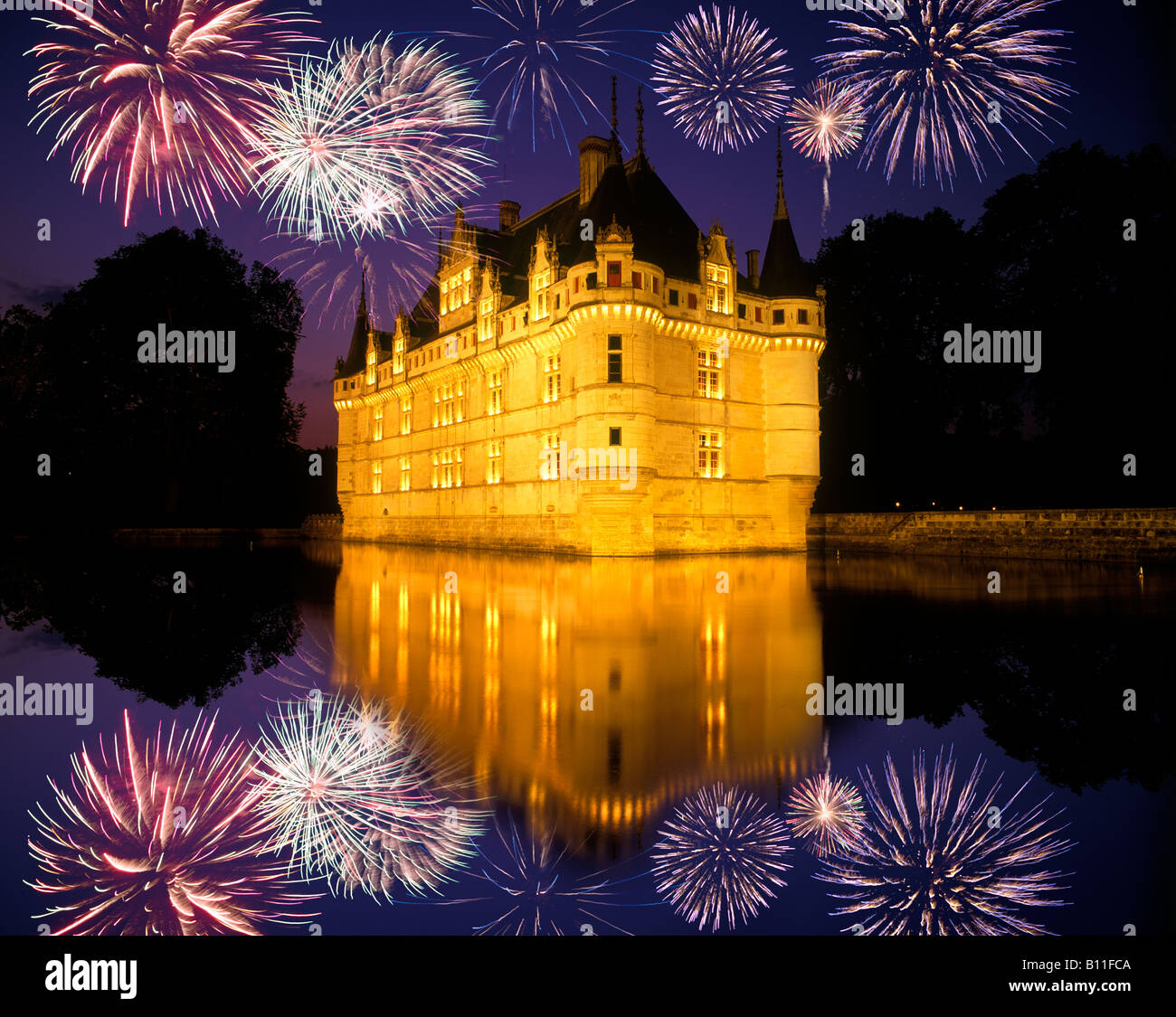 Spectacle son et lumière CHATEAU AZAY LE RIDEAU INDRE ET LOIRE FRANCE ! Pas  sorti ! Photo Stock - Alamy