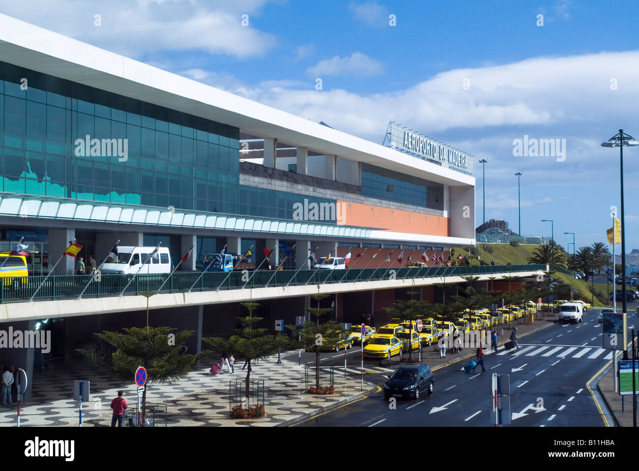 Dh Aeroporto de Madère Funchal Madère aéroport taxis jaunes à aeroport terminal de départ Photo