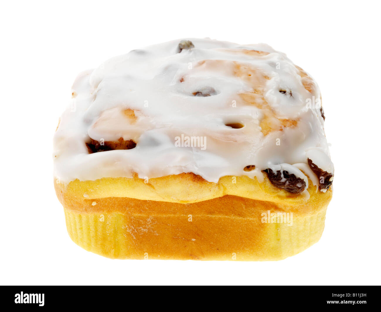 Doux glacé frais Fruits Cinnamon Bun isolé sur un fond blanc avec aucun peuple et un chemin de détourage Banque D'Images Doux glacé frais Fruits Cinnamon Bun isolé sur un fond blanc avec aucun peuple et un chemin de détourage Banque D'Images