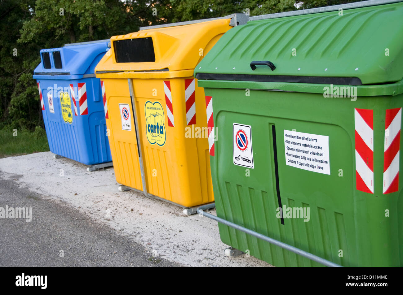 Recycling recycle bins italy Banque de photographies et d'images à haute  résolution - Alamy