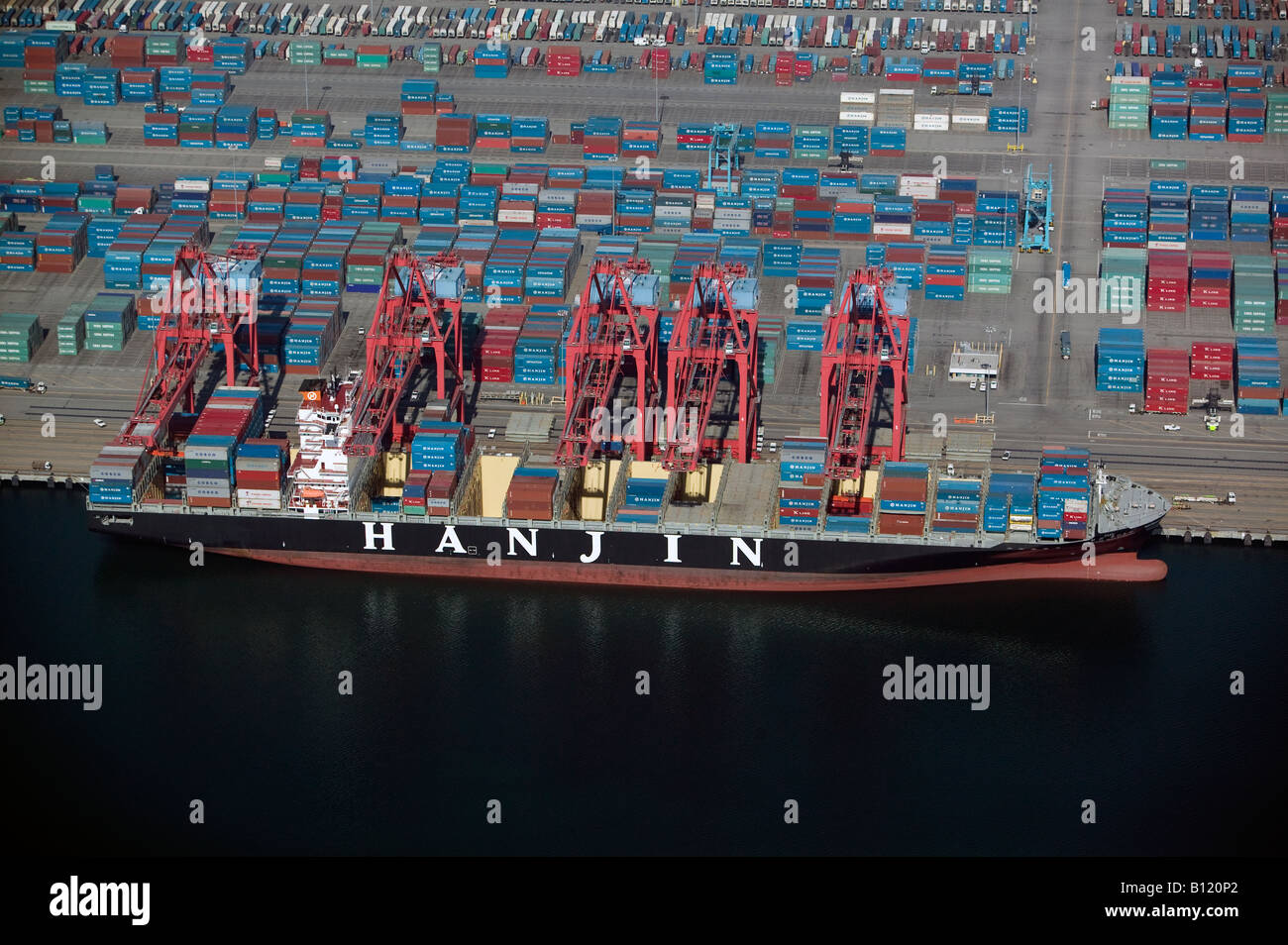 Porte-conteneurs Hanjin aérienne au-dessus du port de Los Angeles Long Beach harbor Banque D'Images
