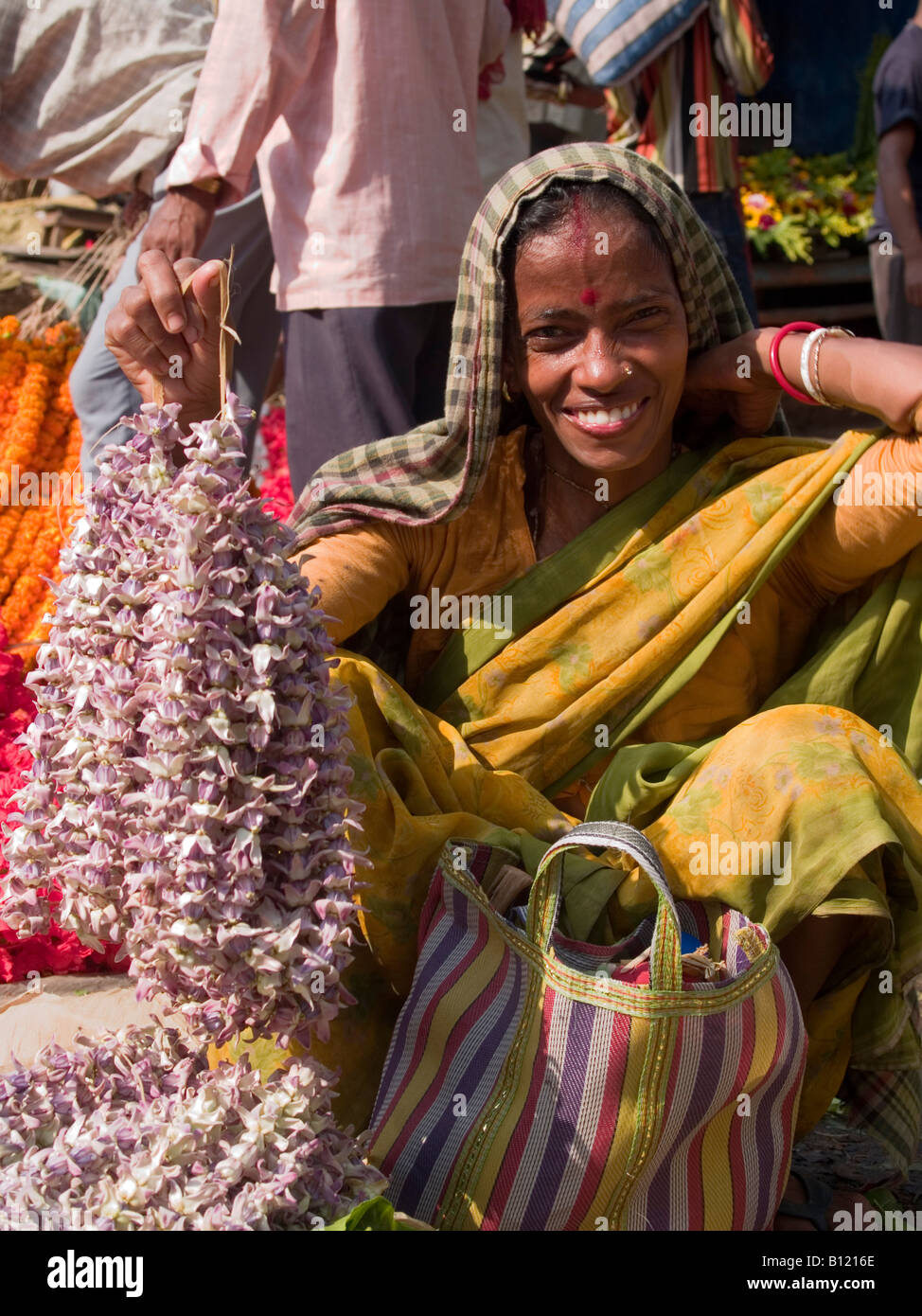 Marchande de fleurs indiennes à Calcutta Banque D'Images