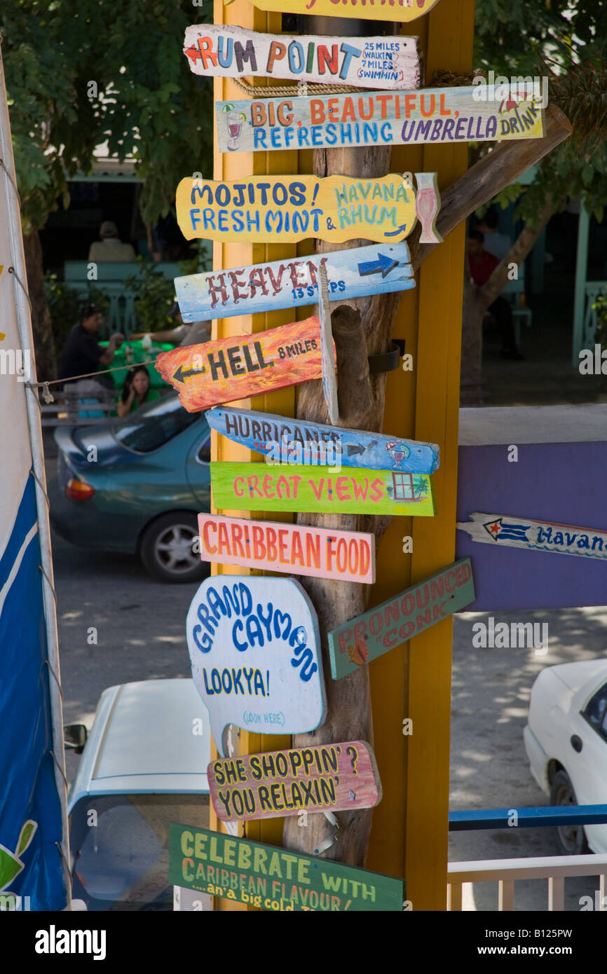 Poteau de signalisation à Georgetown Grand Caymen Îles Caïmans dans les Caraïbes Banque D'Images