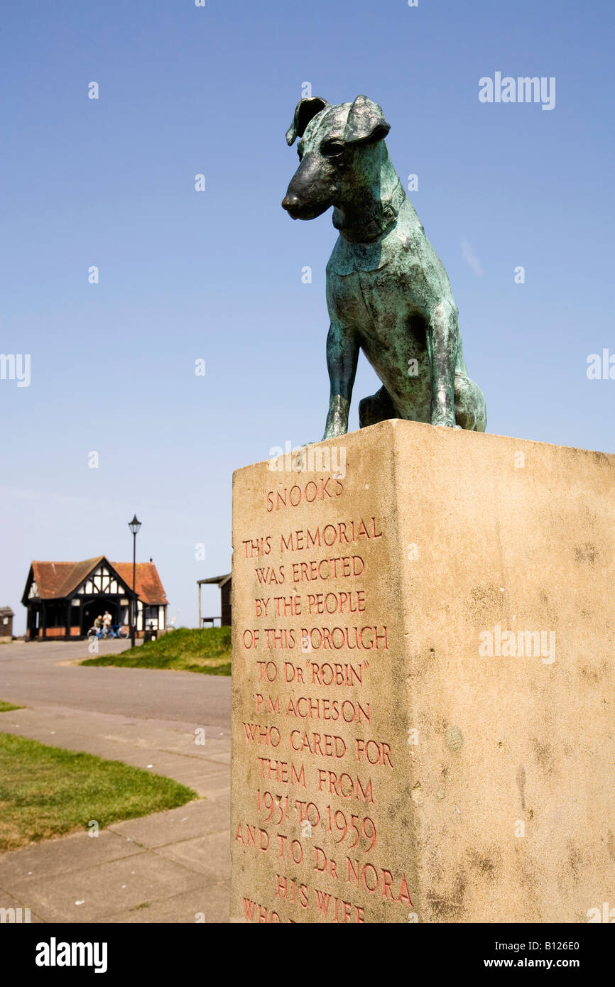 UK Angleterre Suffolk Aldeburgh Croix marché Place Dr Acheson Snooks dog memorial Banque D'Images