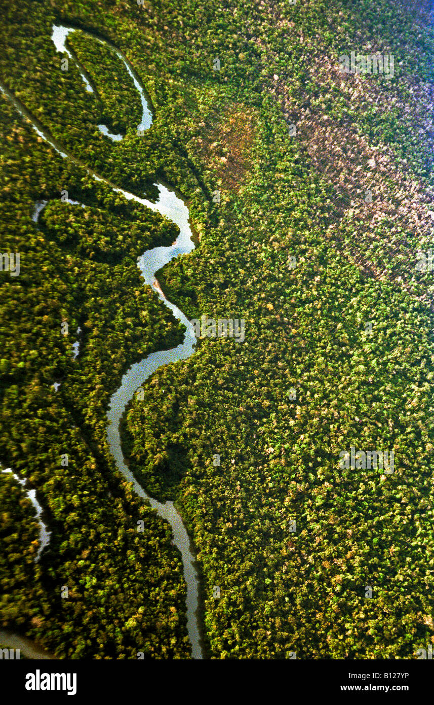 La rivière Xingu forêt amazonienne au Brésil 07 22 00 Banque D'Images
