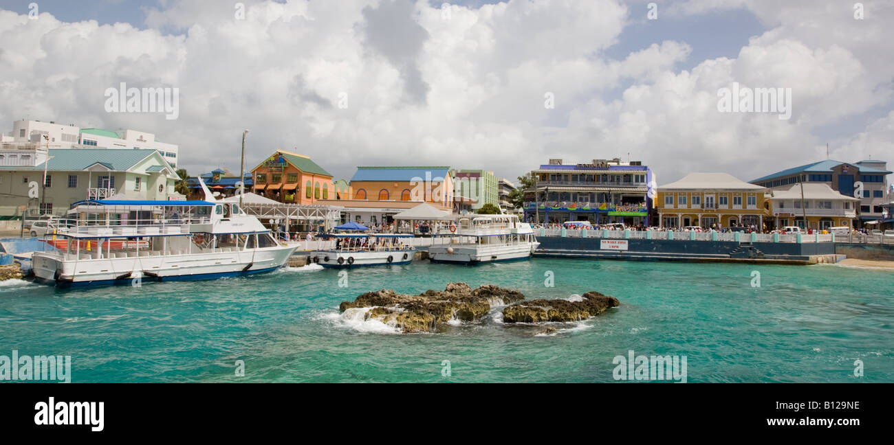 Georgetown waterfront sur Grand Cayman dans les îles Caïmans dans les Caraïbes Banque D'Images