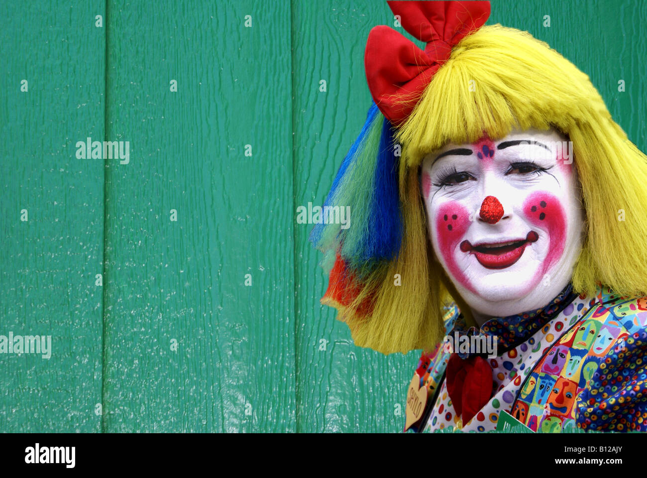 Clown de cirque américain professionnel isolés contre fond vert Banque D'Images