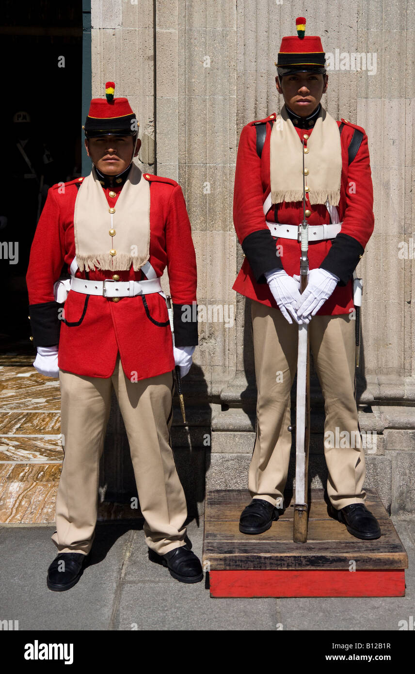 Garde d'honneur au Palais présidentiel à La Paz en Bolivie Banque D'Images