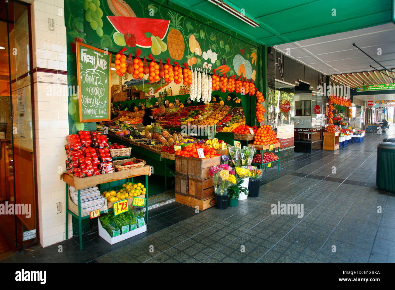 Les fruits et légumes avec des produits Banque D'Images