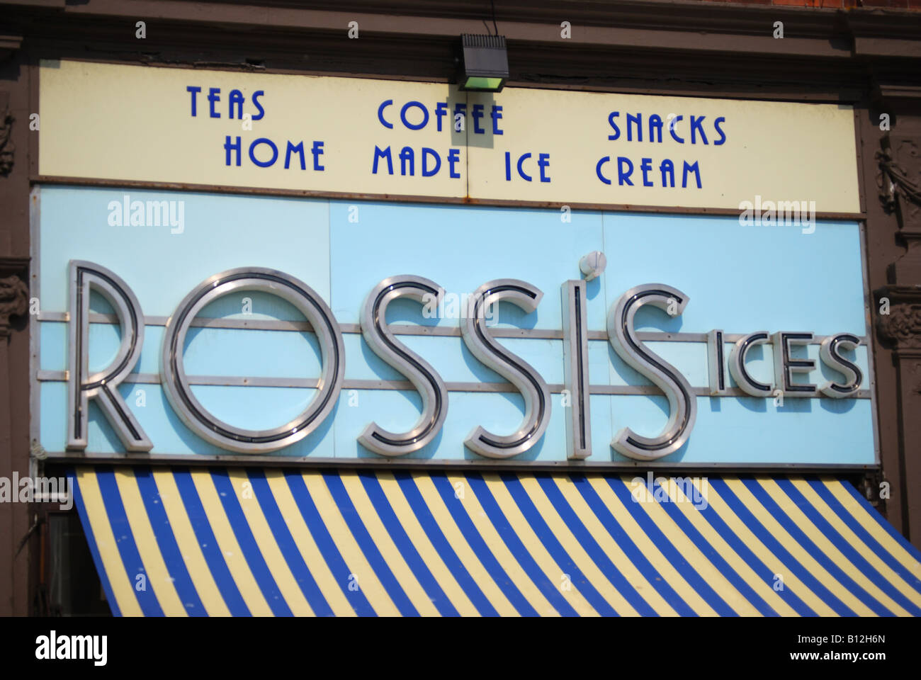Rossi's ices un salon de crème glacée, de l'Esplanade, Weymouth, Dorset, Angleterre, Royaume-Uni Banque D'Images