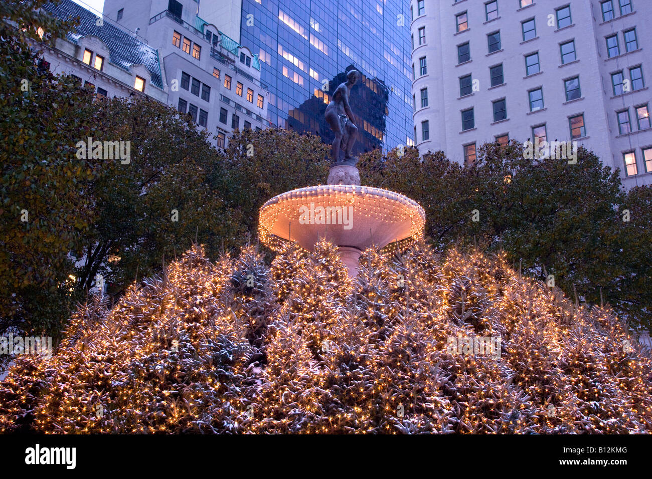 ARBRES DE NOËL PULITZER FOUNTAIN PLAZA HOTEL (©HENRY J HARDENBERGH 1907) MANHATTAN NEW YORK ÉTATS-UNIS Banque D'Images