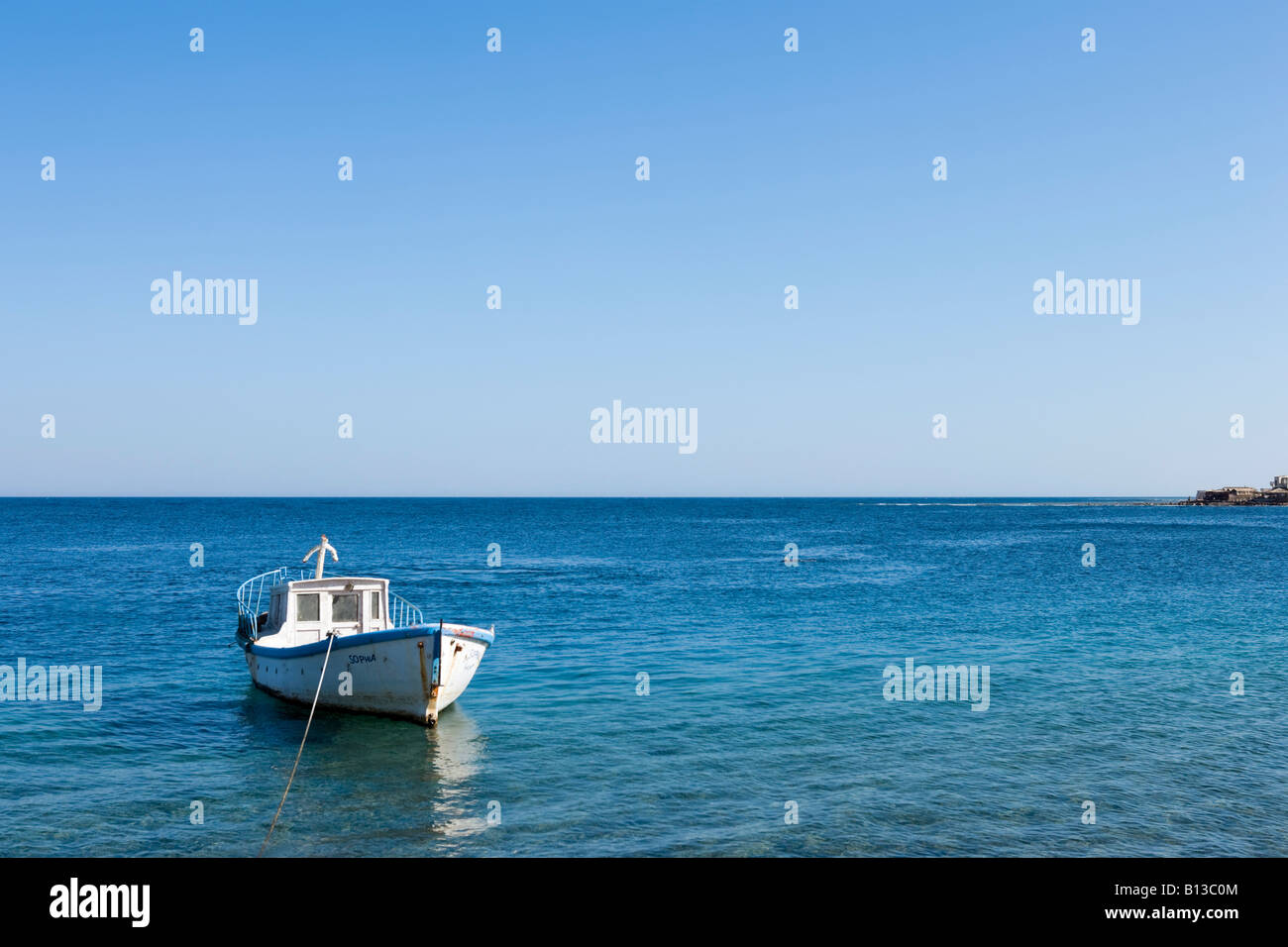 Bateau de pêche locales, Masbat area d'Asilah, Dahab, golfe d'Aqaba, côte de la mer Rouge, Sinaï Sud Egypte Banque D'Images