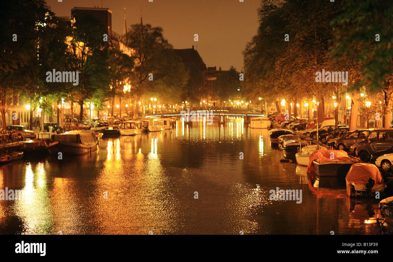 Amsterdam la nuit. Banque D'Images