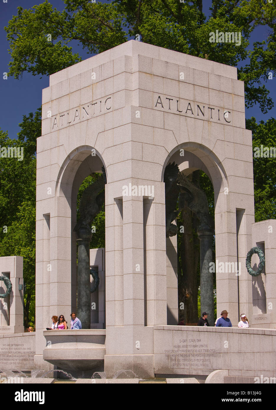 WASHINGTON DC USA - Le Monument commémoratif de la Seconde Guerre mondiale sur le National Mall, ayant ouvert en avril 2004, Friedrich conçu St Florian Banque D'Images