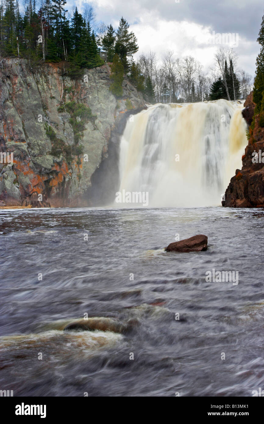 High Falls sur la rivière de Baptême Tettegouche State Park Banque D'Images