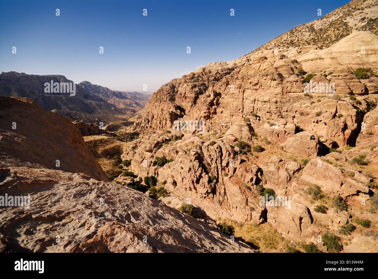 Paysage rocheux dans le Parc National de la Jordanie Dana Saoudite Banque D'Images