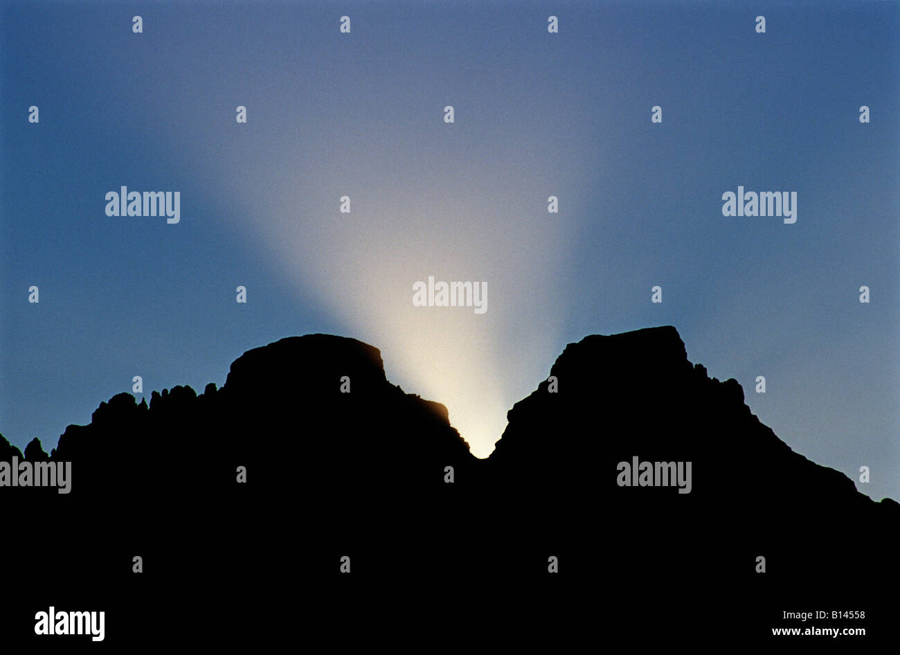 Sunset silhouette de la cornes, Drakensberg, Afrique du Sud Banque D'Images