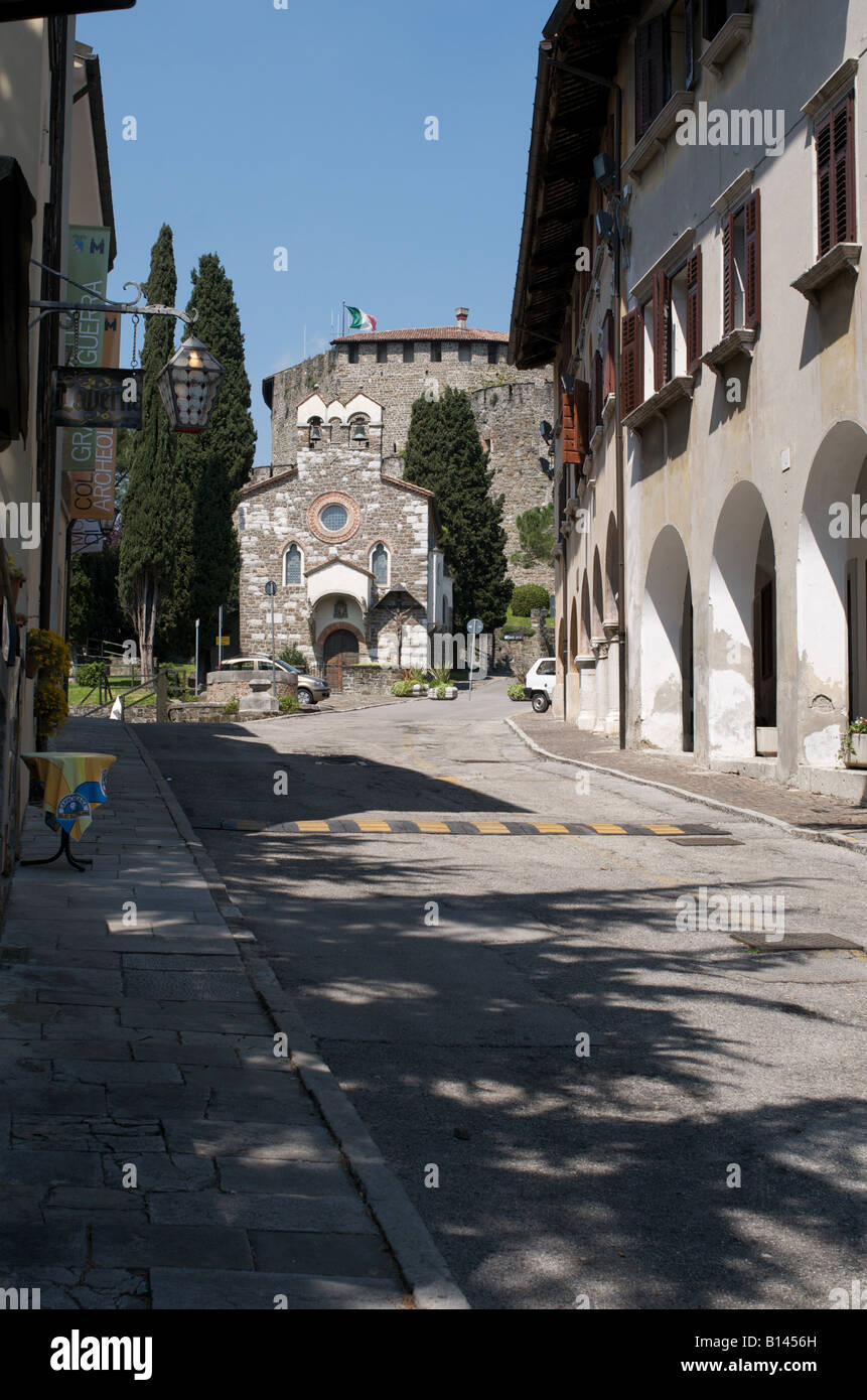 Approche de Gorizia et Chapelle du château, Gorizia, Frioul-Vénétie Julienne, Italie Banque D'Images