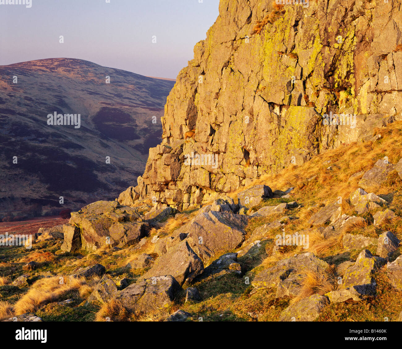 Le Whin Sill delorite d'extrusion dans le Harthope Housey Crag Valley, Parc National de Northumberland, Angleterre Banque D'Images