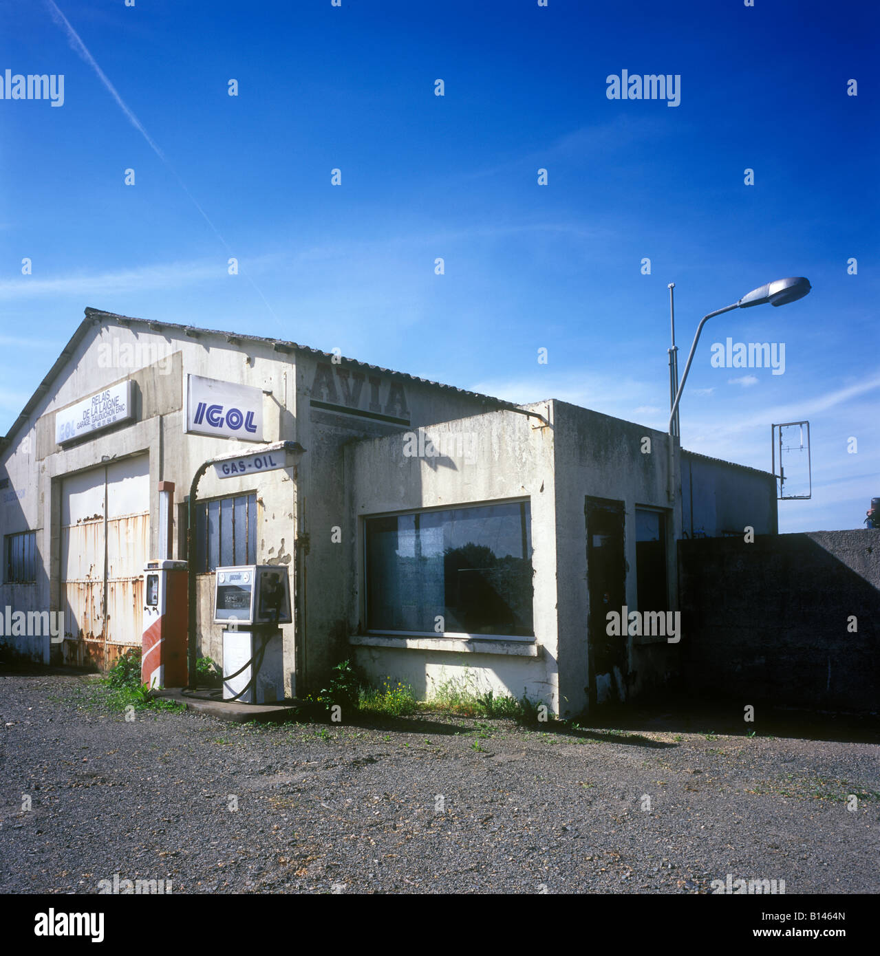 Station essence français abandonnés Banque D'Images