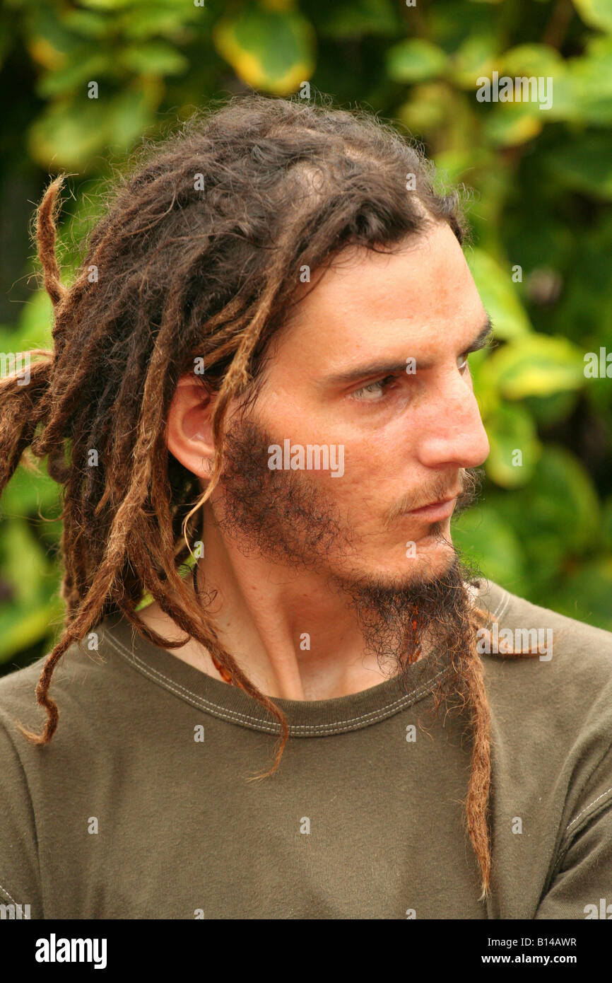 Rastafari mâle dans une rue de la ville de Panama pour un usage éditorial uniquement Banque D'Images