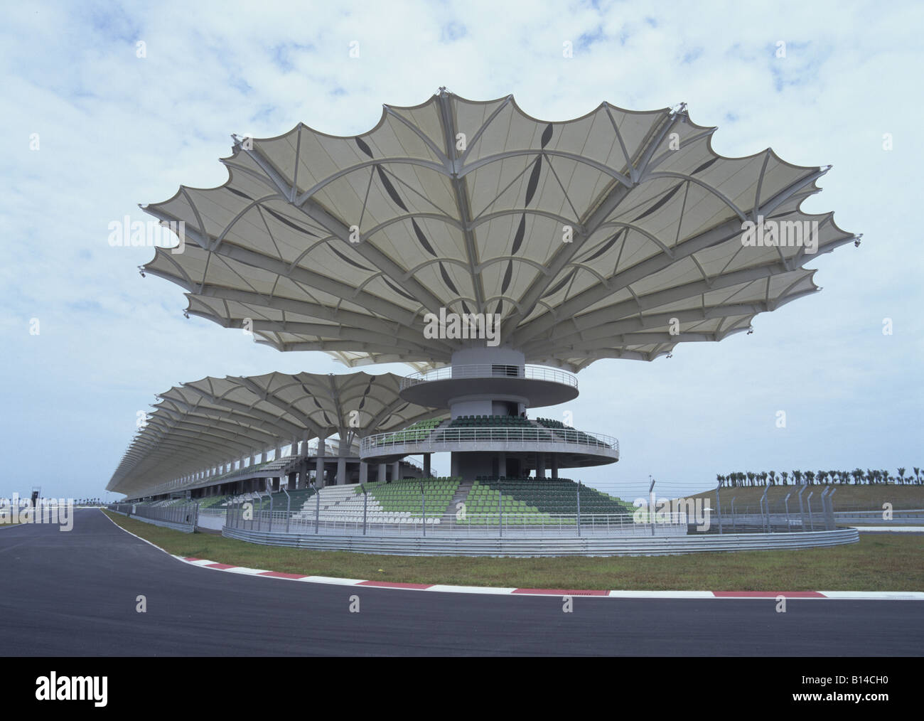 L'architecture, stades, Circuit automobile International de Sepang, piste de course avec stands couverts, Additional-Rights Clearance-Info-Not-Available- Banque D'Images
