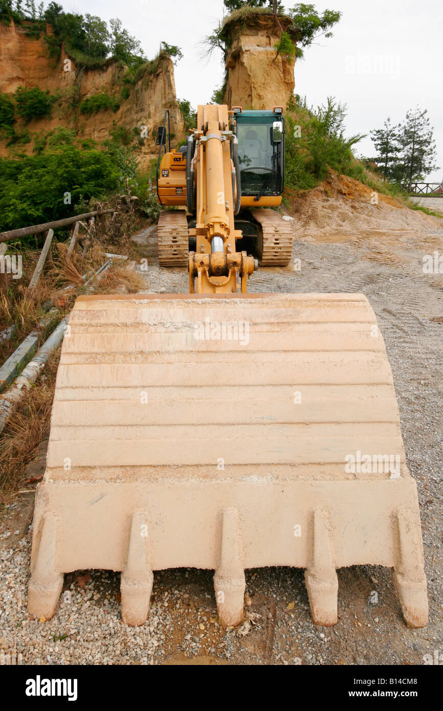 La machine de l'excavateur. CAT Santo Stefano Roero, Piemonte, Italie Banque D'Images