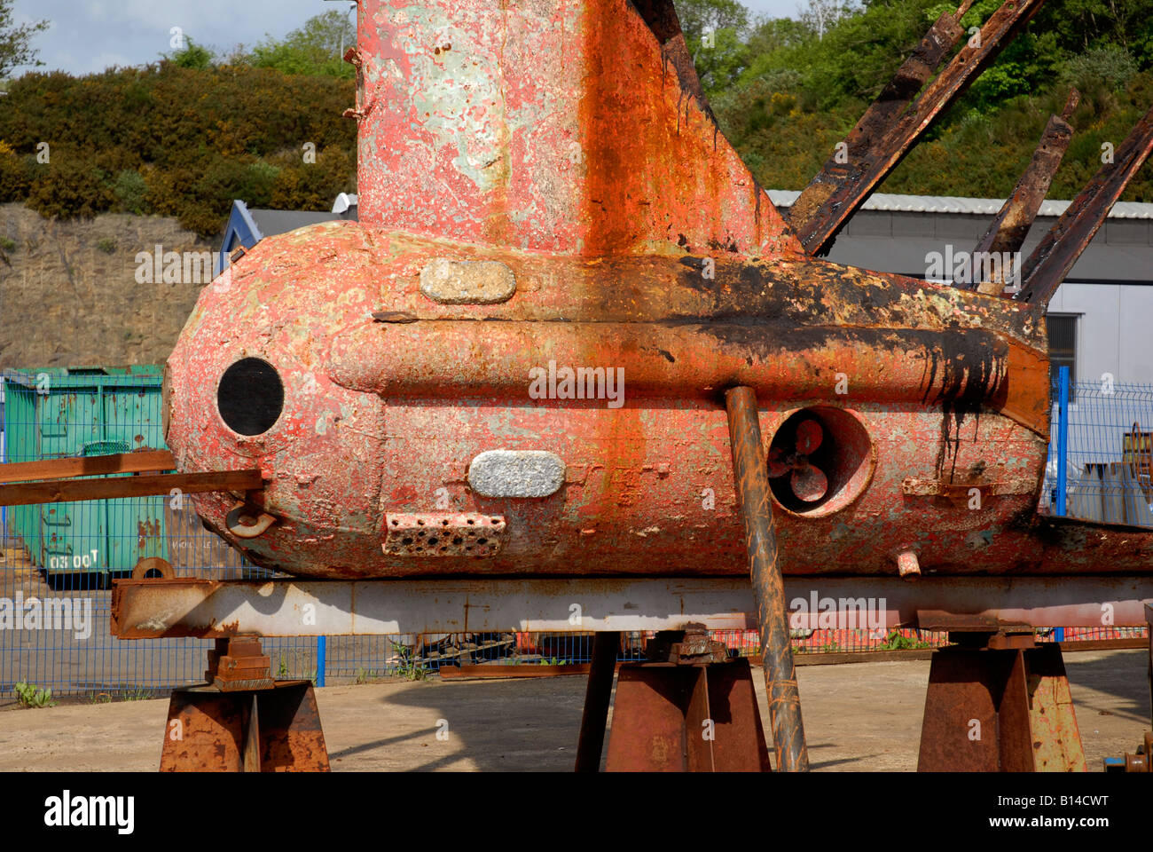 La Calypso dans Naval Piriou naval Services dans le port de Concarneau