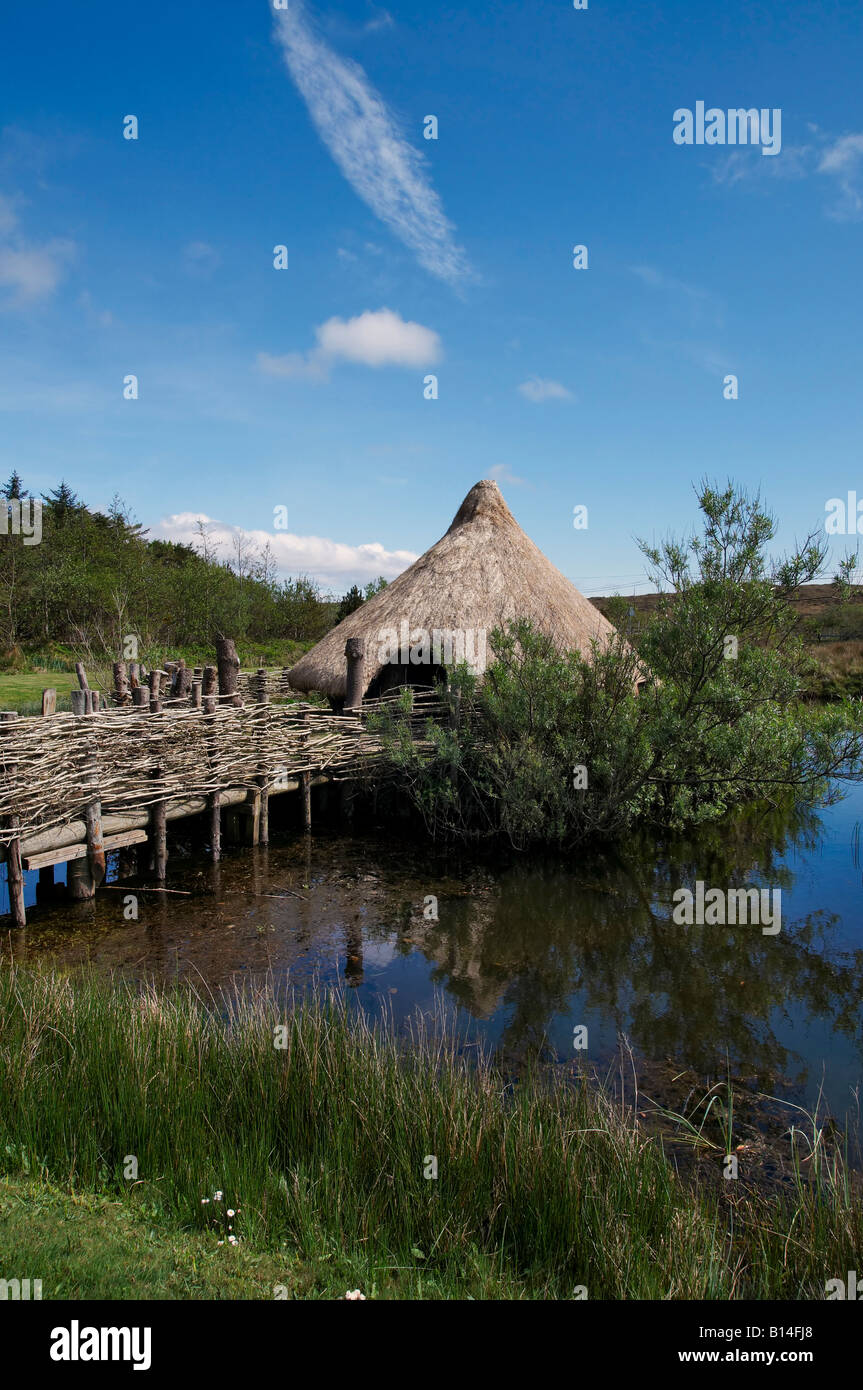 Reconstruction de l'âge de fer Crannog Banque D'Images