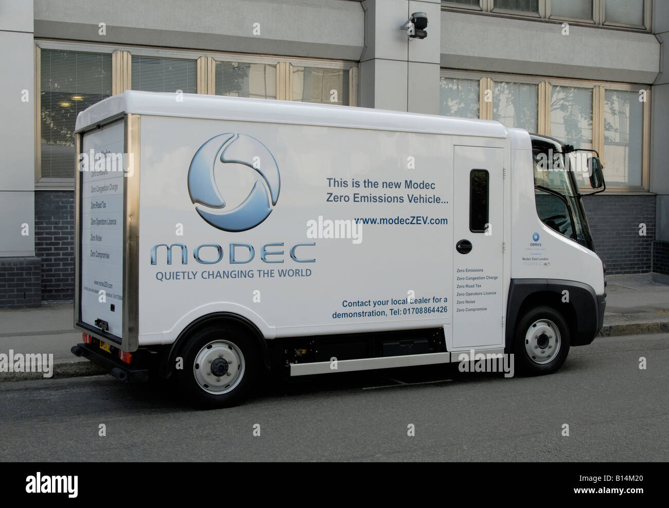 Zéro émission véhicule électrique commercial : une batterie rechargeable powered fort van faire une livraison, Farringdon, Londres Banque D'Images