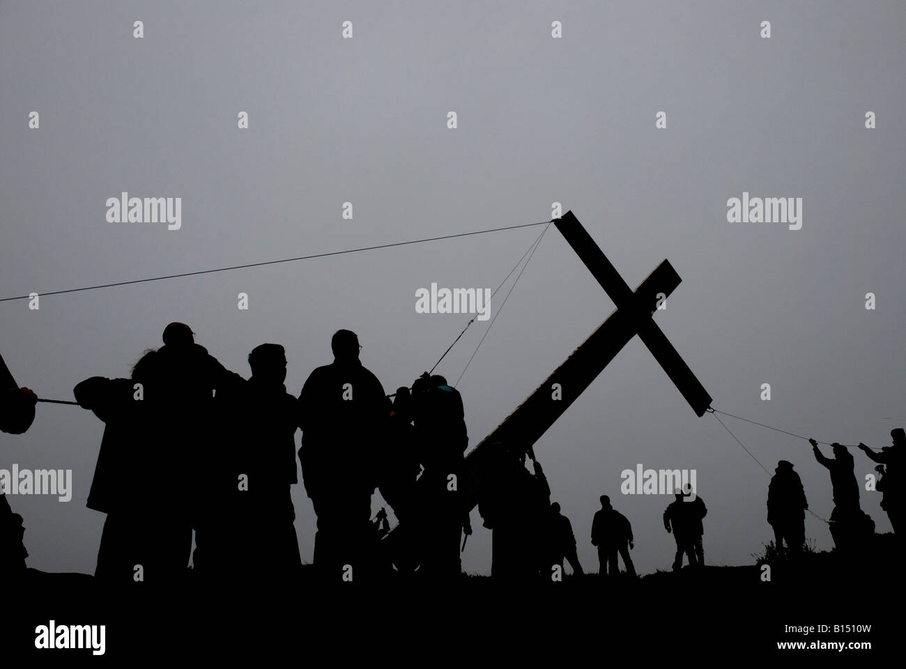 Élever la croix sur Otley Chevin à Pâques Banque D'Images