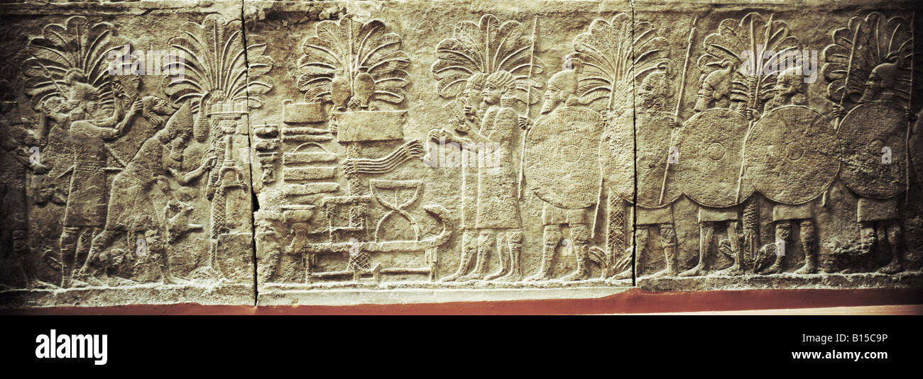 Beaux-arts, antiquité, Assyriens, l'armée Assyrienne avec piller après une victoire dans le sud du pays palm, albâtre, Ninive, palais du roi Sennacherib (qui régna de 705 - 681 BC), British Museum, Londres, l'artiste a le droit d'auteur , de ne pas être effacé Banque D'Images