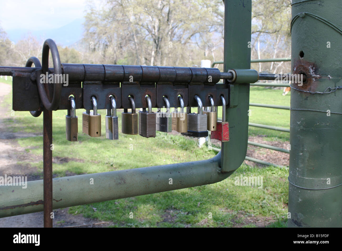 Des verrous sur un ranch gate Banque D'Images