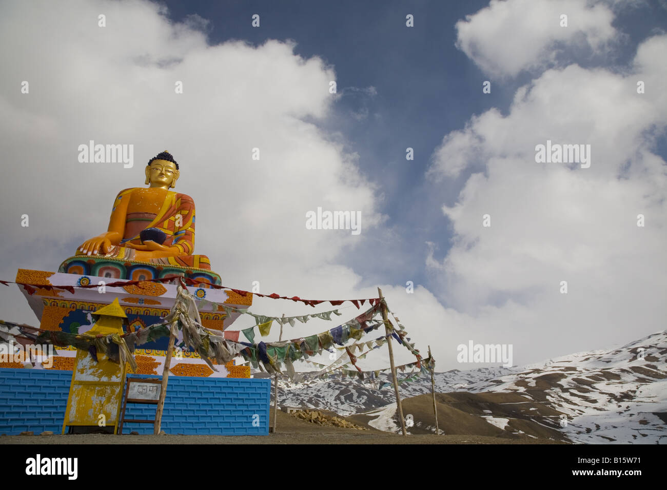 Grande statue de Gautam Bouddha à Langza village, Spiti, Himachal Pradesh, Inde. Banque D'Images