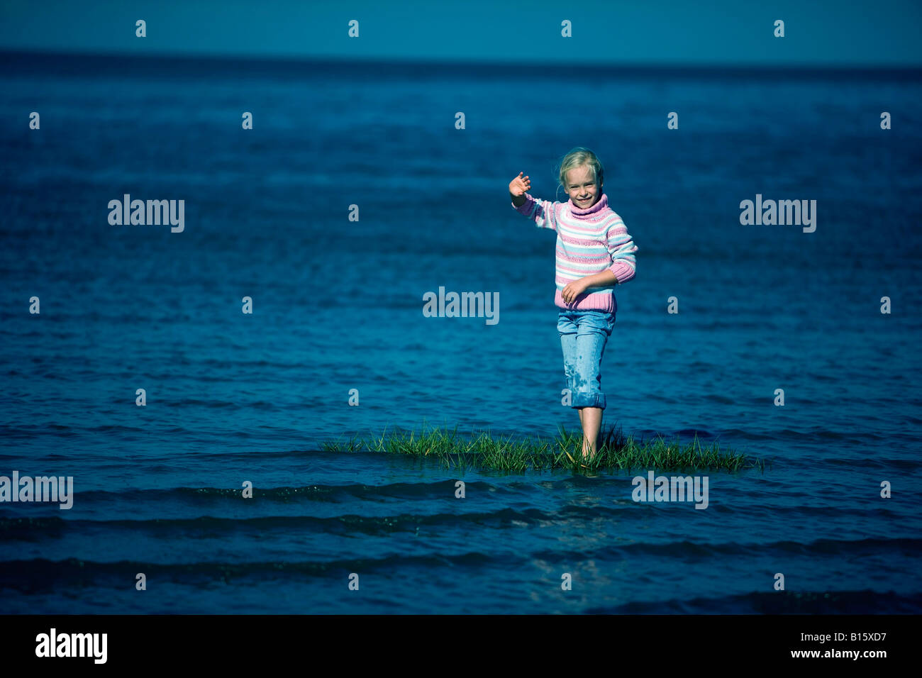 Allemagne, Cuxhaven, Mer du Nord, Portrait d'une jeune fille blonde (10-11) Banque D'Images