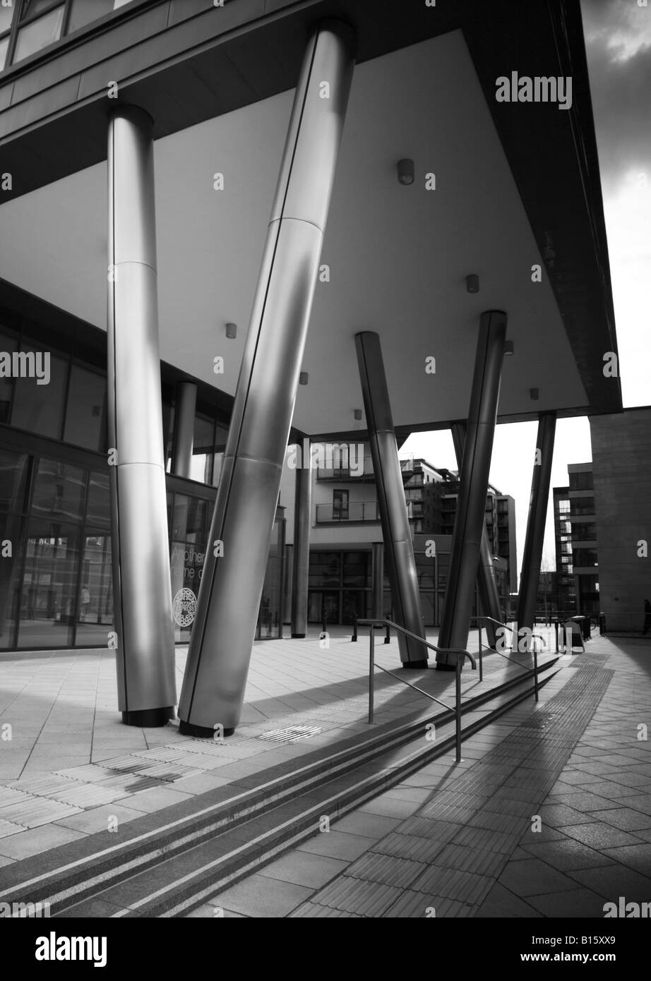 Dans l'architecture noir et blanc Leeds UK Banque D'Images