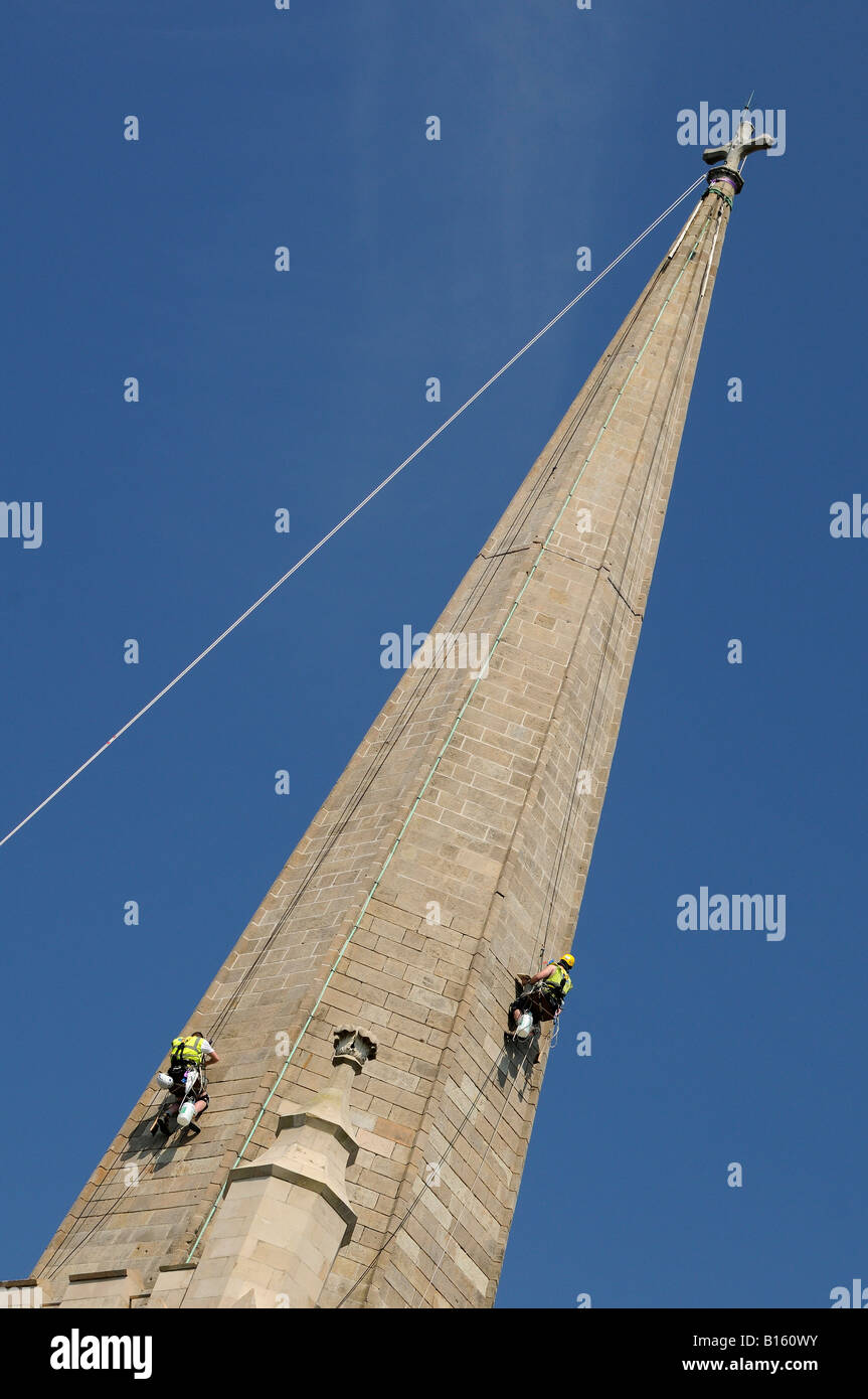 Steeplejacks la restauration de la spire au St Columb s église cathédrale Co Londonderry Derry City Banque D'Images