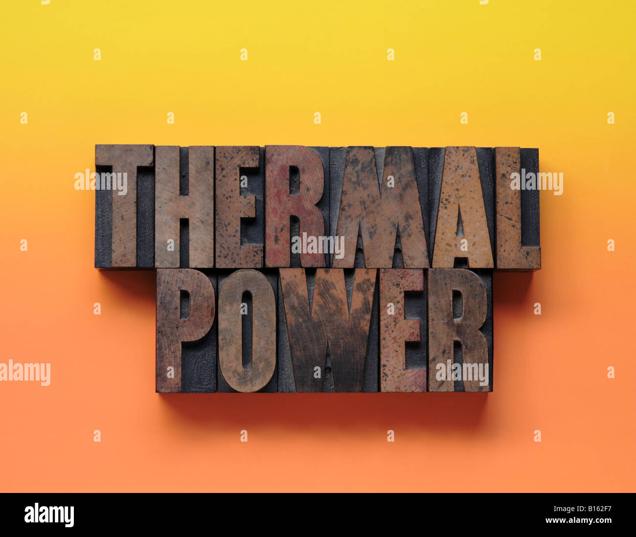 Les mots "de l'énergie thermique' sur un fond orange et jaune Banque D'Images