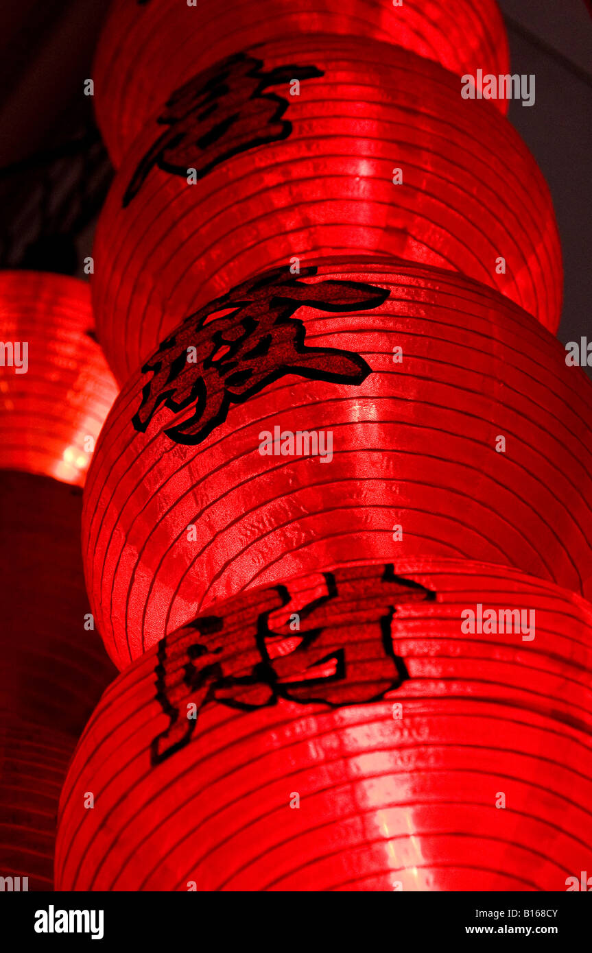 Lampions en papier accroché dans restaurant à Singapour Banque D'Images