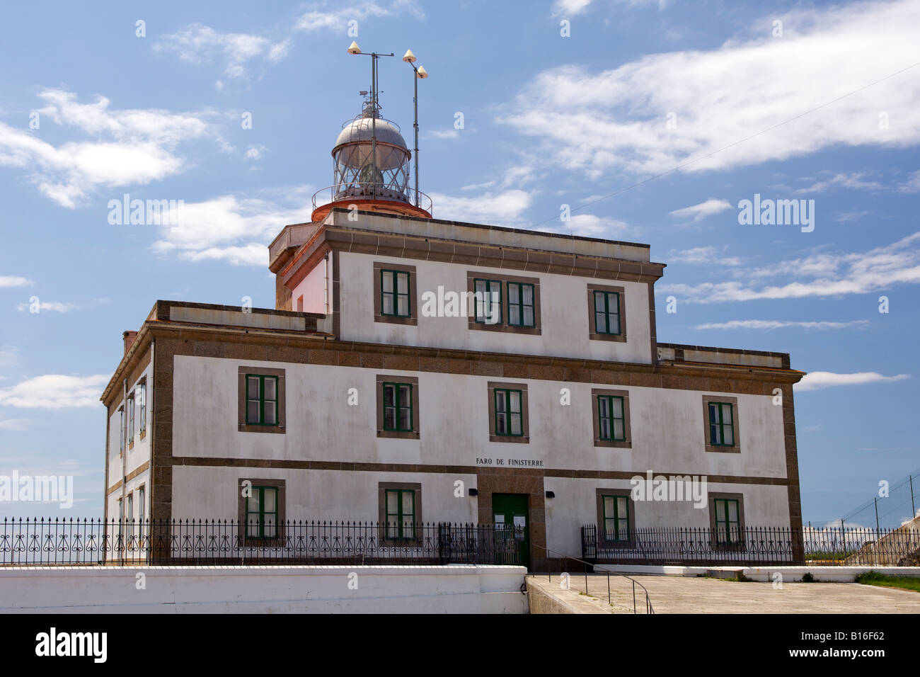 Le phare de Cabo Fisterra Fisterra le long de la côte Atlantique de la province de La Corogne Espagne Galice la région. Banque D'Images