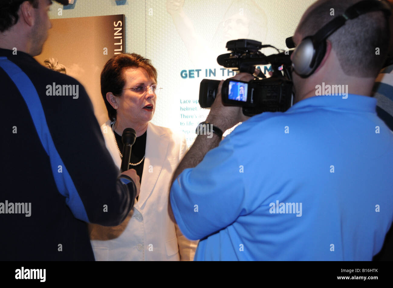 Star de tennis Billie Jean King d'être interviewé à l'ouverture de la musée du sport à Manhattan Banque D'Images