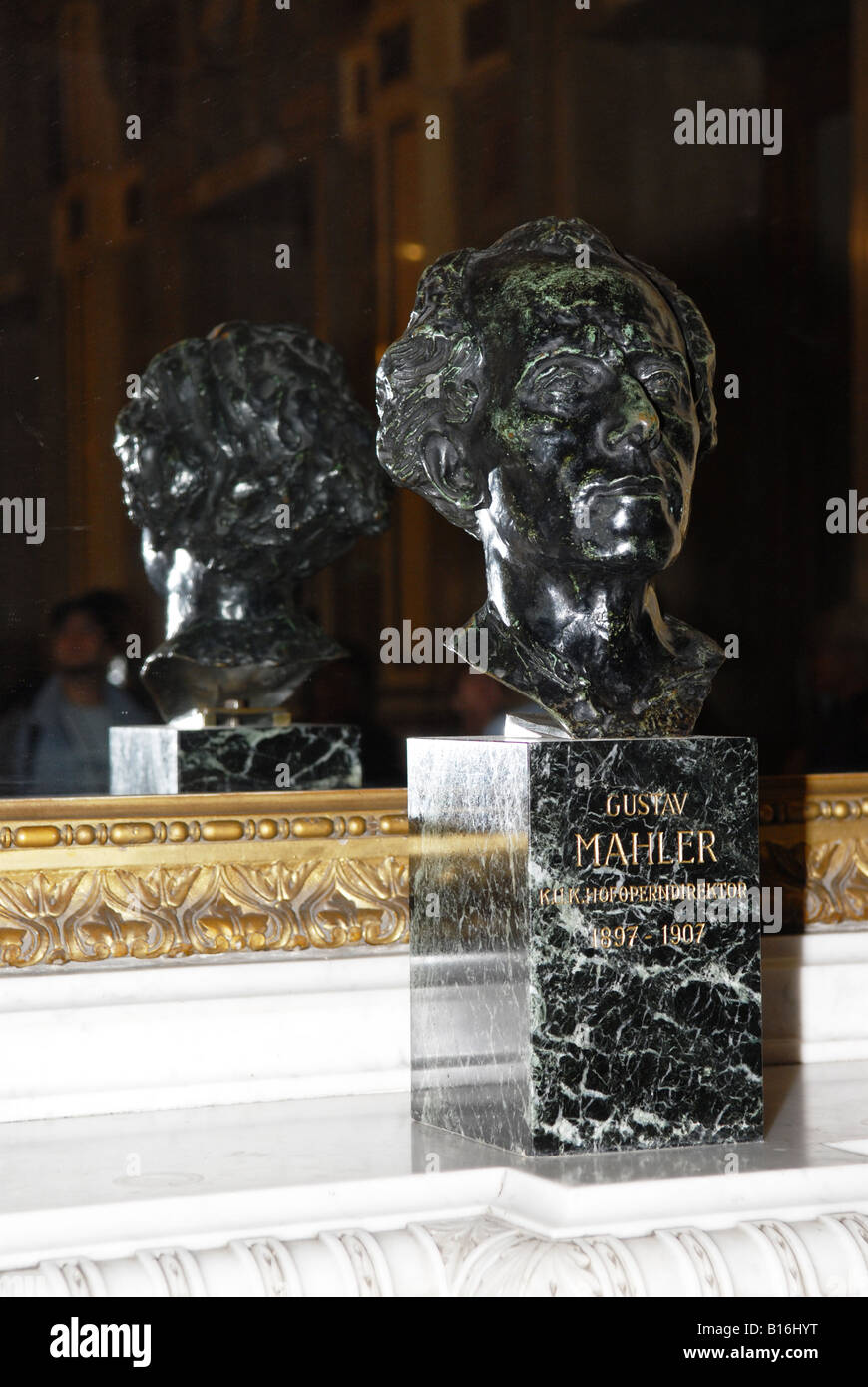 Autriche Vienne Vienne Vienne Vienne Opéra d'Etat de Vienne, Staatsoper, buste de Gustav Mahler , KUK Hoperndirektor 1897 - 1907 avec réflexion dans le miroir Banque D'Images