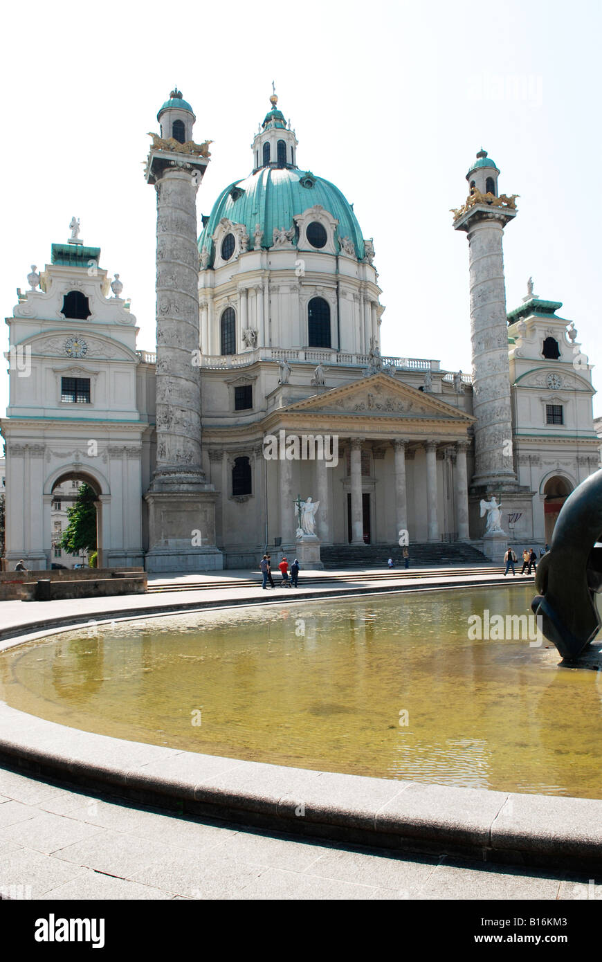 La Karlskirche achevé en 1737 , plus haute église baroque à Vienne pour rendre hommage aux victimes de la grande peste de 1713 Banque D'Images