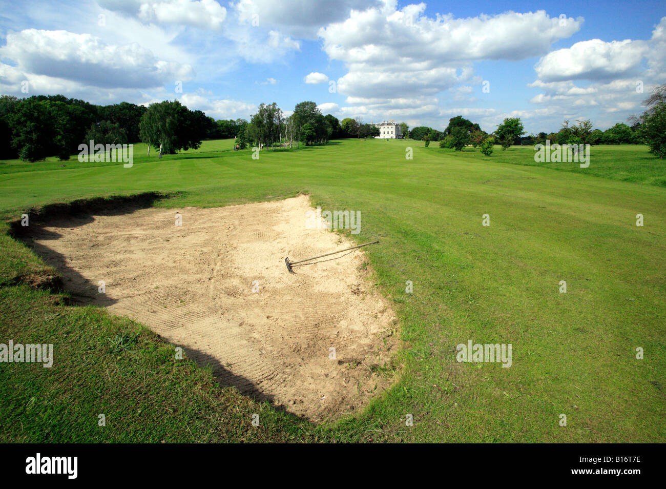 Vue grand angle à l'égard de la pièce en t de 5 trous sur place Beckenham Park public Golf Course. Ce cours a été arrêté par le Conseil de Lewisham Banque D'Images